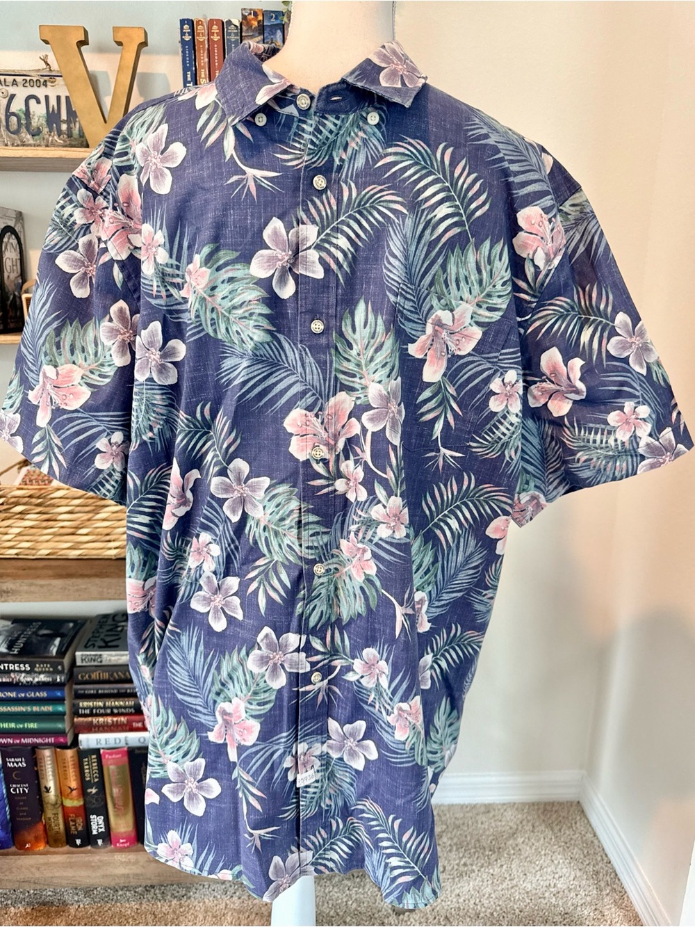 Reyn Spooner Men's Navy Floral Hawaiian Button-Up Shirt
